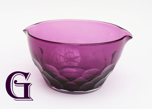 An amethyst glass wine rinser